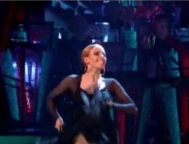 Διαγωνιζόμενη σε talent show χορού σήκωσε τη φούστα και προκάλεσε... κακό χαμό - Φορούσε ή όχι εσώρουχο! (βίντεο)